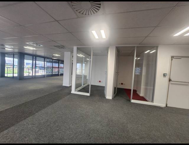 760M² OFFICE TO LET IN VORNA VALLEY